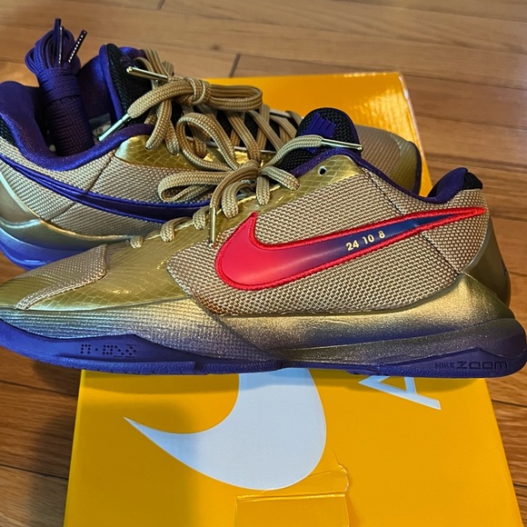 Kobe Undefeated Hall of Fame - Picture 6 of 10